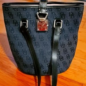 Black Purse Dooney & Bourke